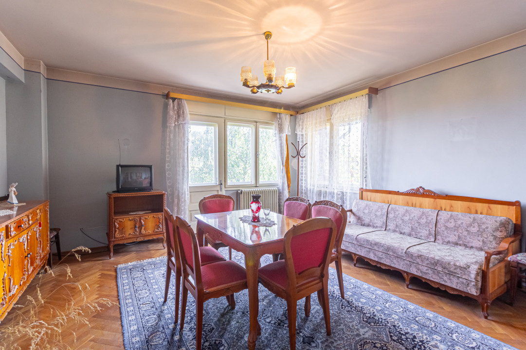 REZERVAT - Apartament in casă, garaj, curte și priveliște spectaculoasă