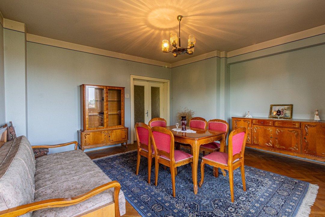 REZERVAT - Apartament in casă, garaj, curte și priveliște spectaculoasă