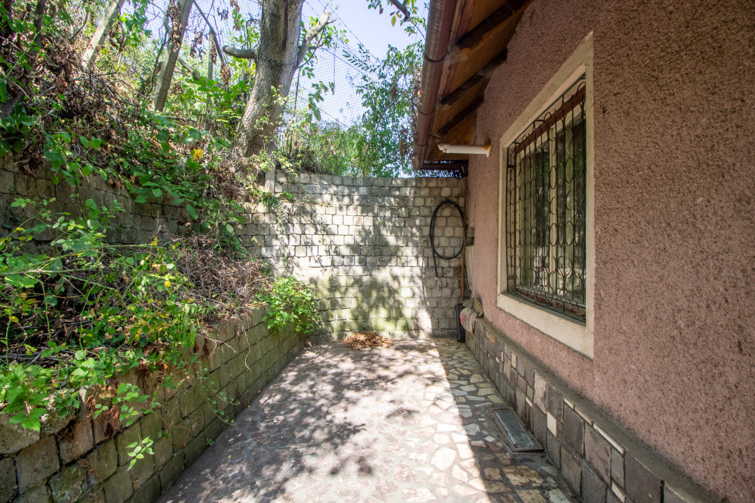 REZERVAT - Apartament in casă, garaj, curte și priveliște spectaculoasă
