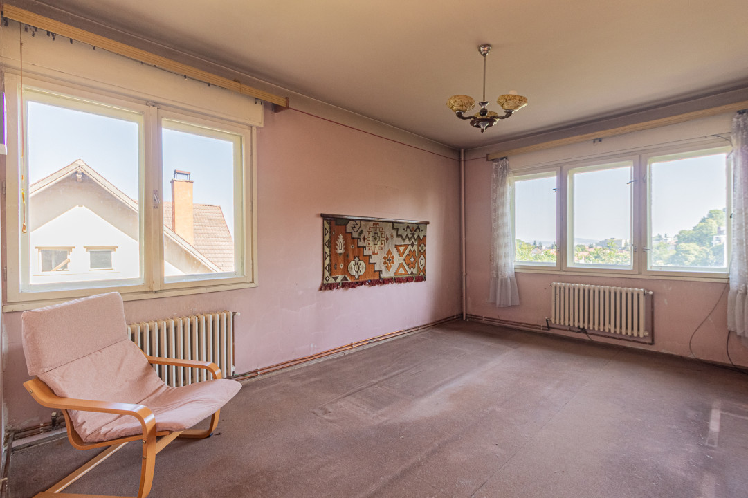 REZERVAT - Apartament in casă, garaj, curte și priveliște spectaculoasă