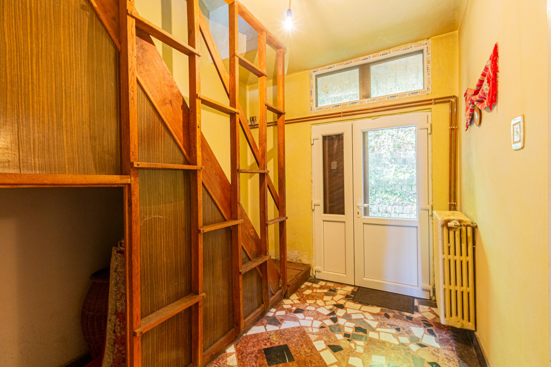 REZERVAT - Apartament in casă, garaj, curte și priveliște spectaculoasă