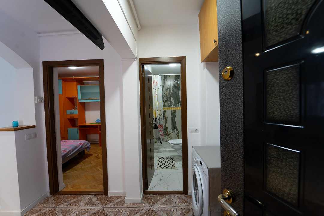 Apartament de Vanzare  2 camere- Str.Semaforului