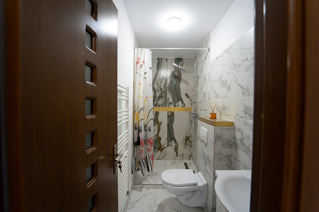 Apartament de Vanzare  2 camere- Str.Semaforului