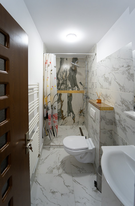 Apartament de Vanzare  2 camere- Str.Semaforului