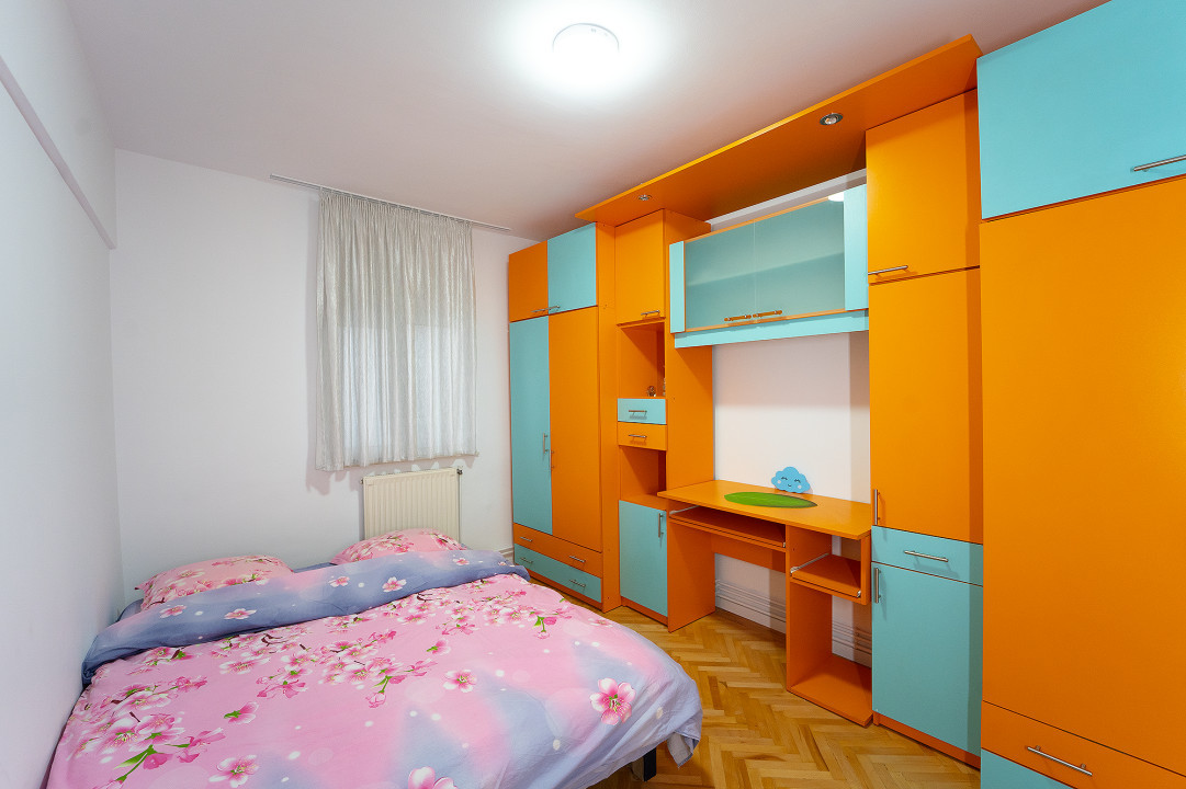 Apartament de Vanzare  2 camere- Str.Semaforului