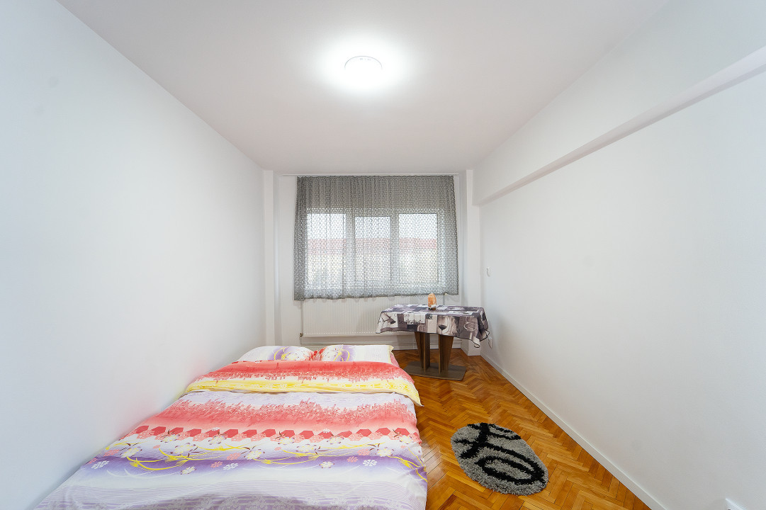 Apartament de Vanzare  2 camere- Str.Semaforului