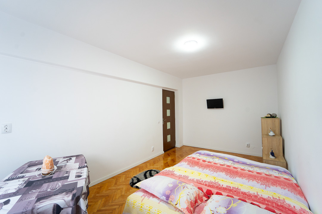 Apartament de Vanzare  2 camere- Str.Semaforului