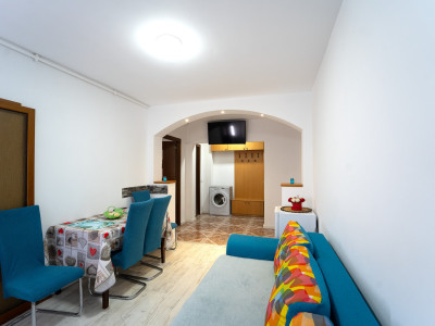 Apartament de Vanzare  2 camere- Str.Semaforului