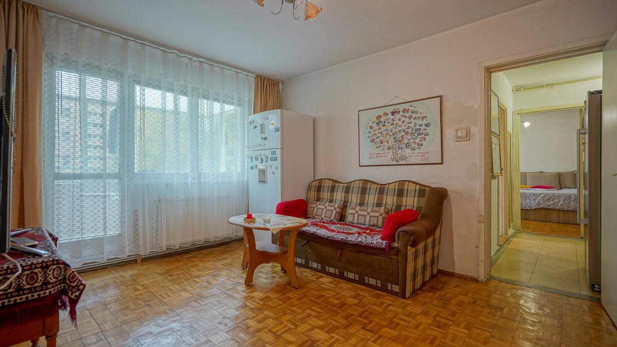 Vânzare apartament cu 3 camere, strada Neptun, zona Micșunica