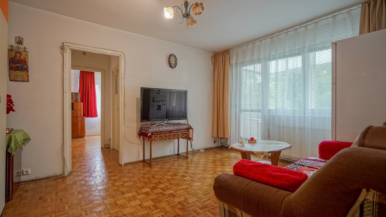 Vânzare apartament cu 3 camere, strada Neptun, zona Micșunica