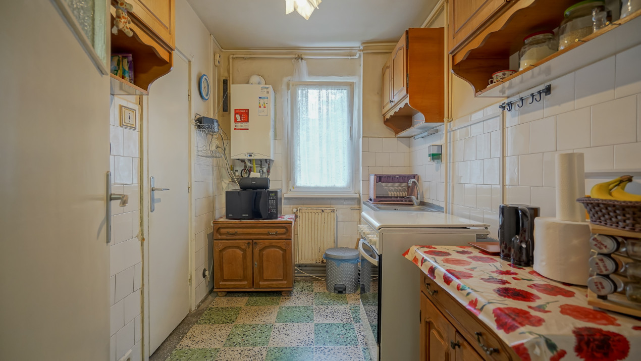 Vânzare apartament cu 3 camere, strada Neptun, zona Micșunica