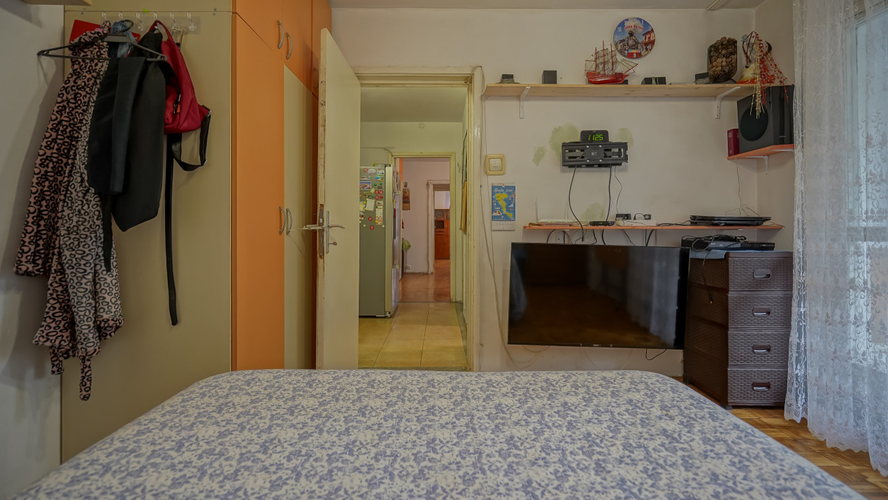 Vânzare apartament cu 3 camere, strada Neptun, zona Micșunica