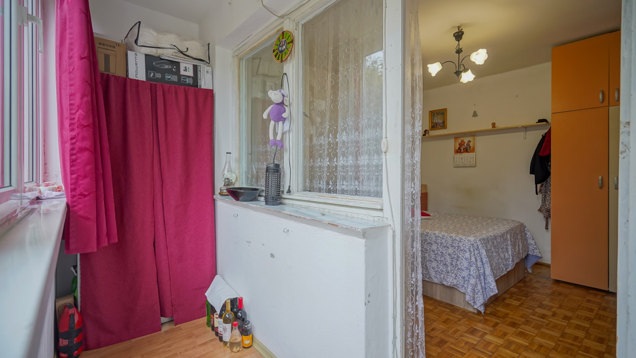 Vânzare apartament cu 3 camere, strada Neptun, zona Micșunica