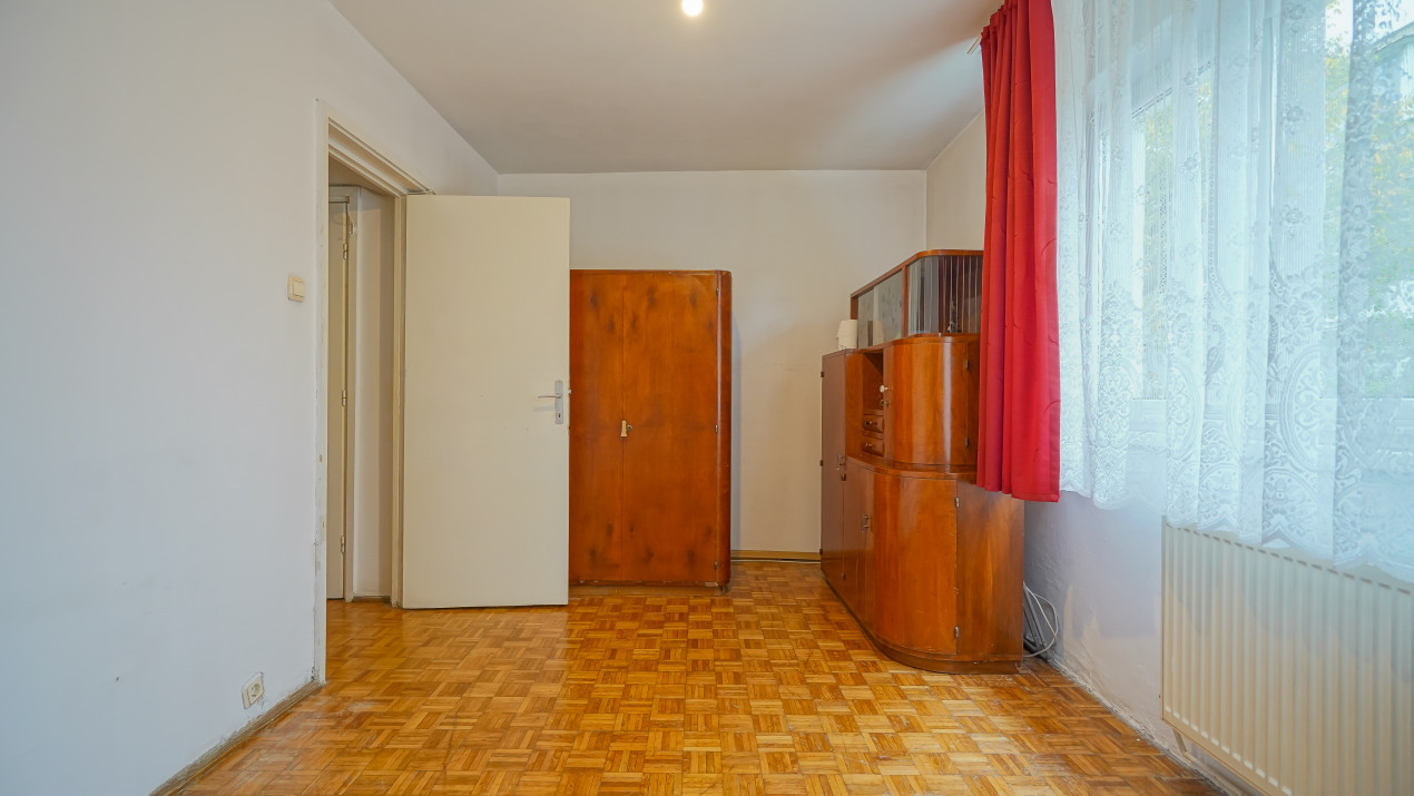 Vânzare apartament cu 3 camere, strada Neptun, zona Micșunica
