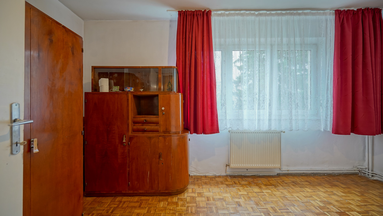 Vânzare apartament cu 3 camere, strada Neptun, zona Micșunica