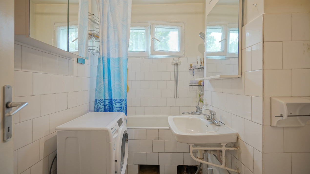 Vânzare apartament cu 3 camere, strada Neptun, zona Micșunica