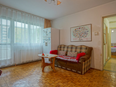 Vânzare apartament cu 3 camere, strada Neptun, zona Micșunica