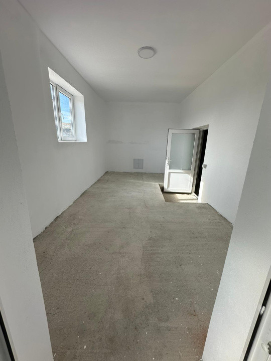 Hală industrială de închiriat , 280 mp hala si anexe+60mp Birou, centura Codlea