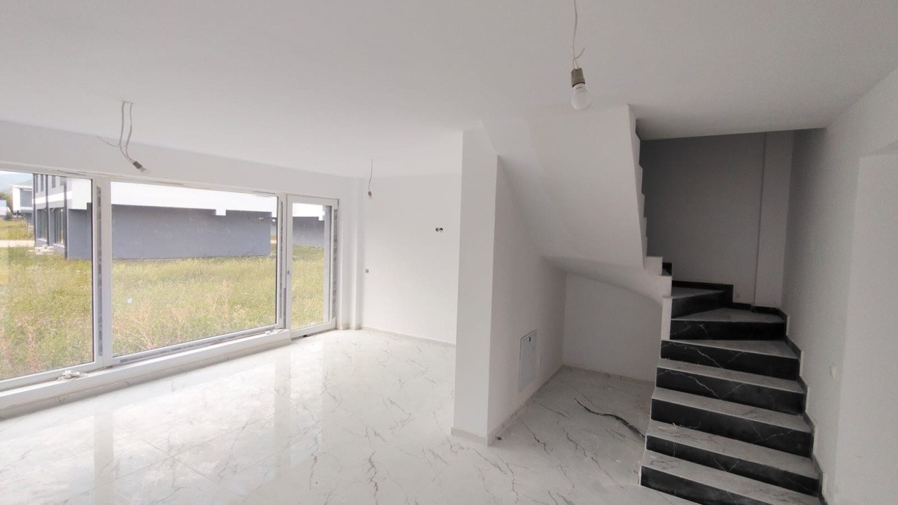 Casa tip duplex de vanzare zona Tropini-Rasinari