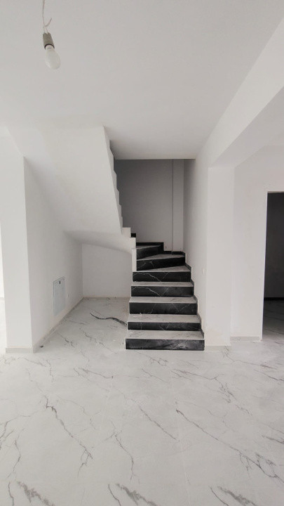 Casa tip duplex de vanzare zona Tropini-Rasinari