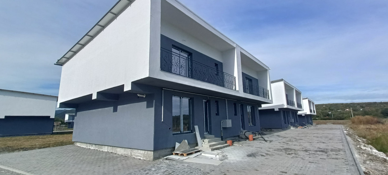 Casa tip duplex de vanzare zona Tropini-Rasinari
