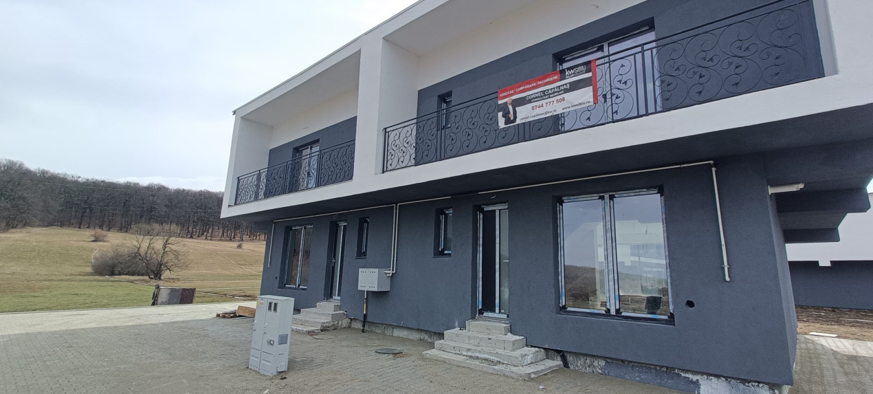 Casa tip duplex de vanzare zona Tropini-Rasinari
