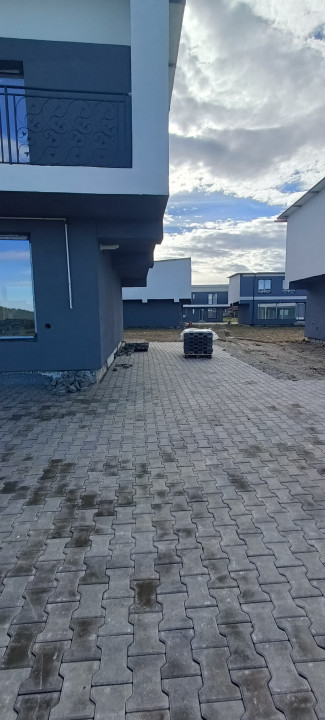 Casa tip duplex de vanzare zona Tropini-Rasinari