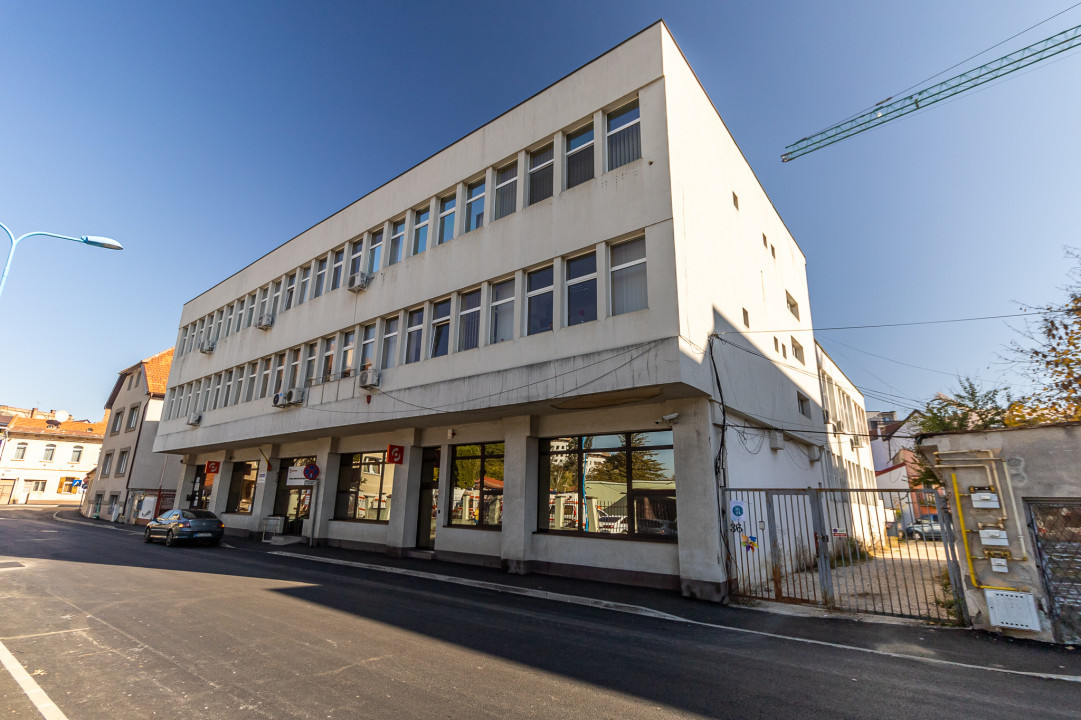 Birou in Zona Centala, 51 mp, utilitati incluse - 8 Euro/ mp