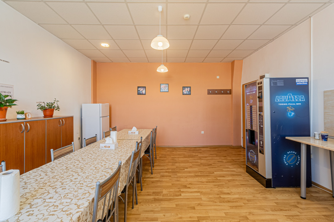 Birou in Zona Centala, 51 mp, utilitati incluse - 8 Euro/ mp