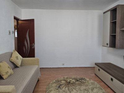 Închiriere apartament cu 3 camere, mobilat și utilat - zona Triaj