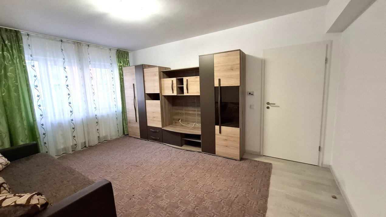 Garsoniera decomandata, boxa si parcare- Zona Coresi, Maurer
