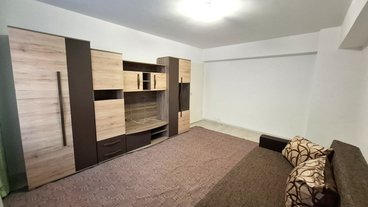 Garsoniera decomandata, boxa si parcare- Zona Coresi, Maurer
