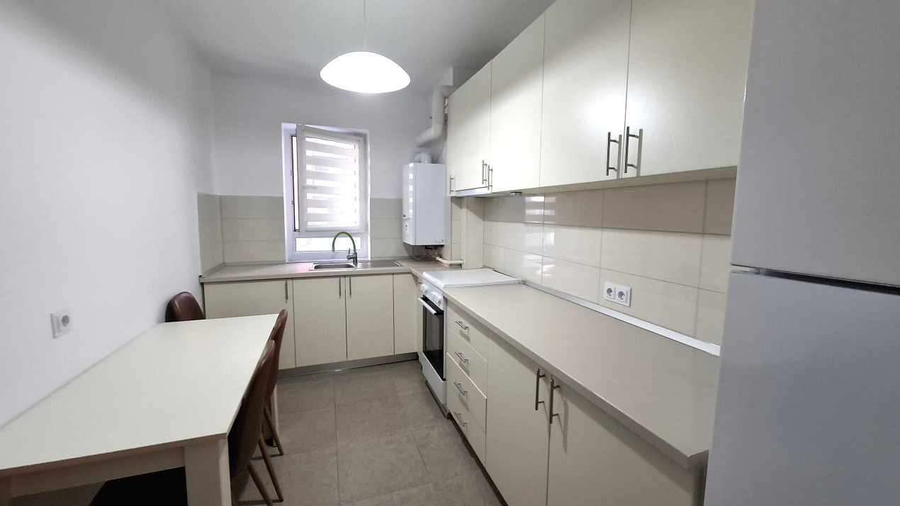 Garsoniera decomandata, boxa si parcare- Zona Coresi, Maurer