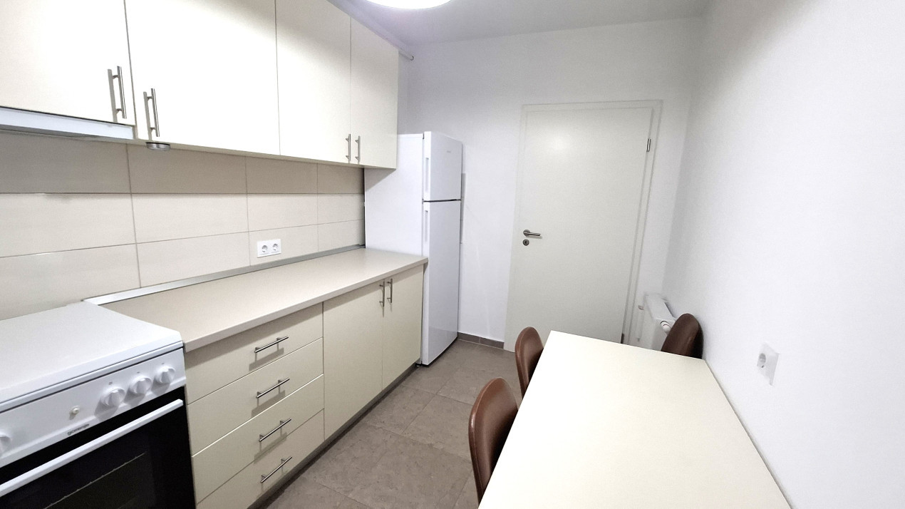 Garsoniera decomandata, boxa si parcare- Zona Coresi, Maurer