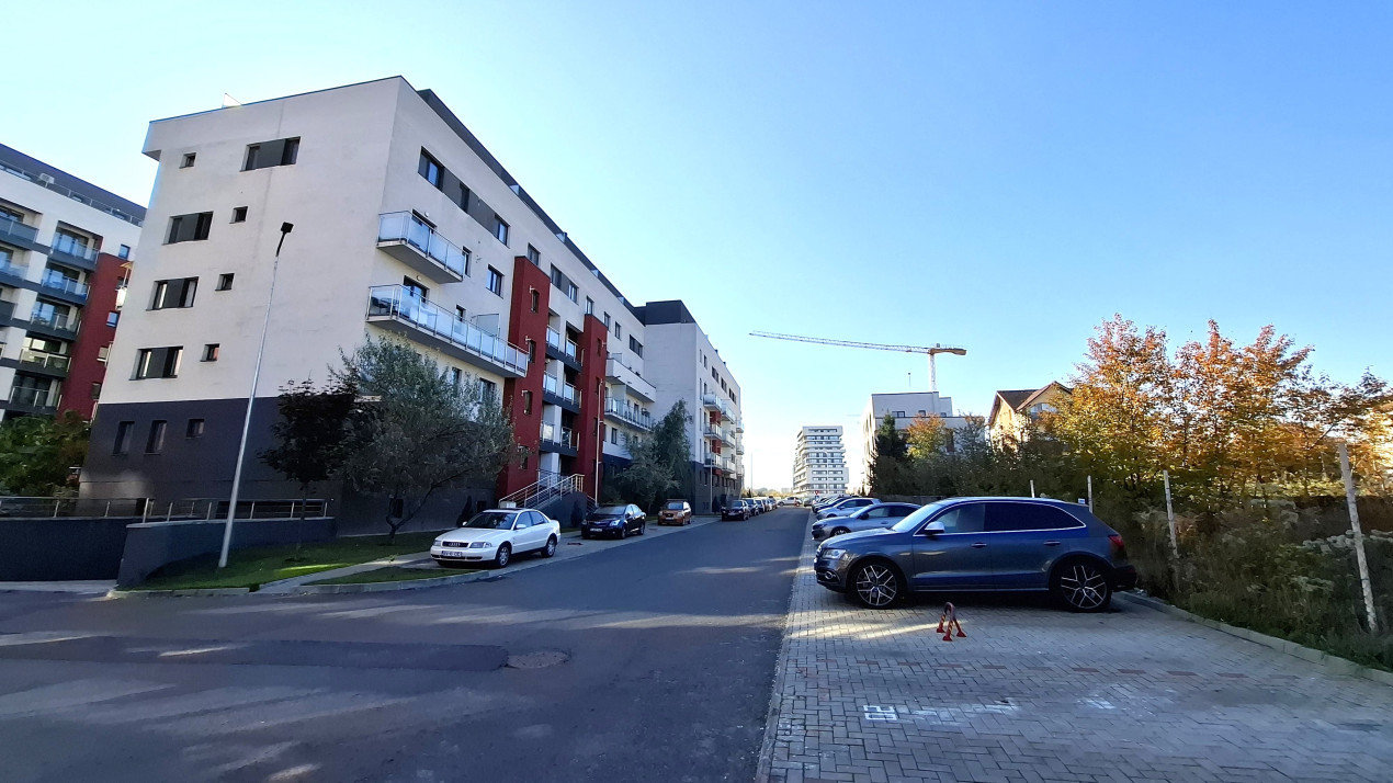 Garsoniera decomandata, boxa si parcare- Zona Coresi, Maurer