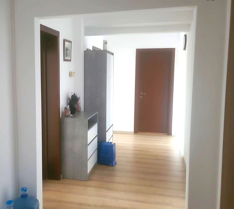 Spatiu de birouri, zona Scoala de Inot, 90mp, 3 camere, hol, 2 bai, terasa