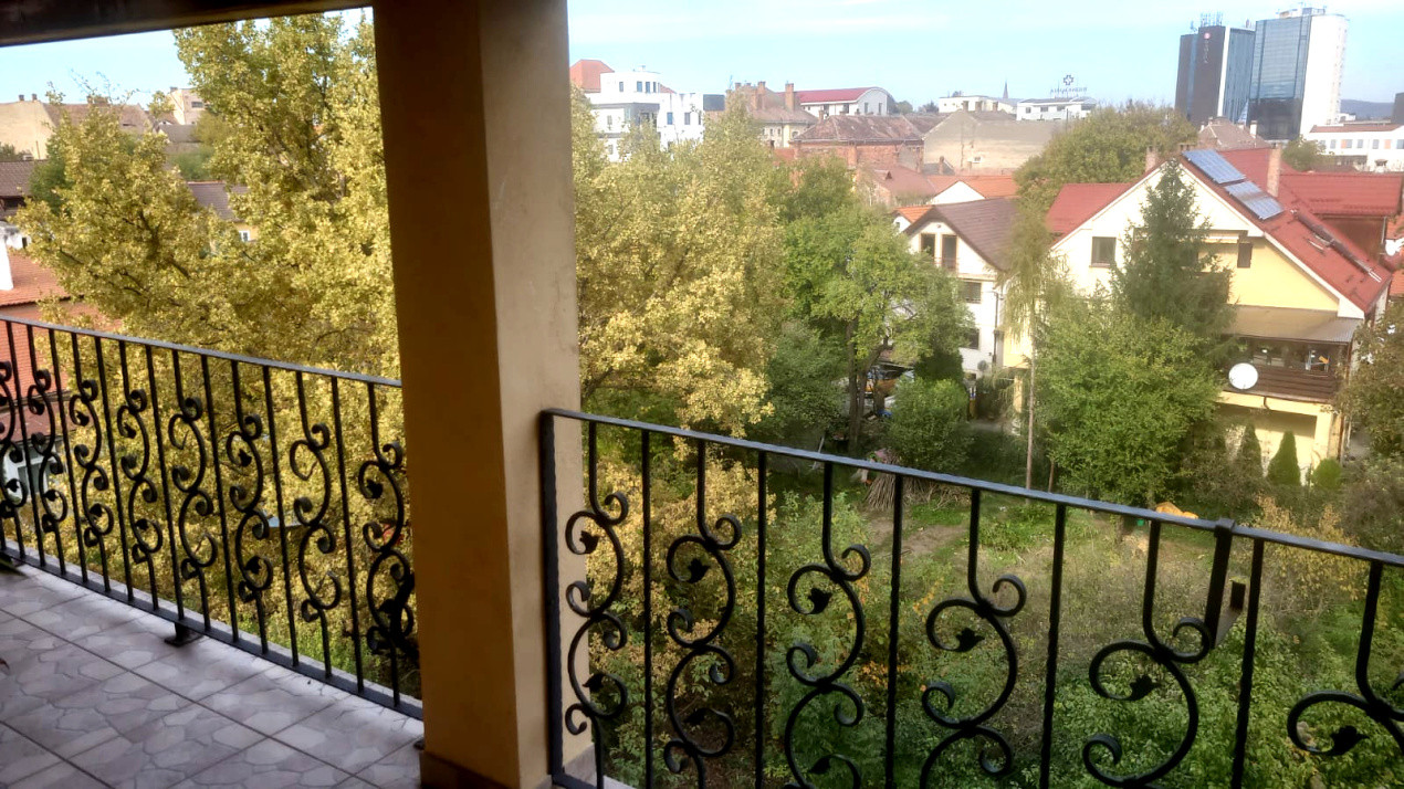 Spatiu de birouri, zona Scoala de Inot, 90mp, 3 camere, hol, 2 bai, terasa