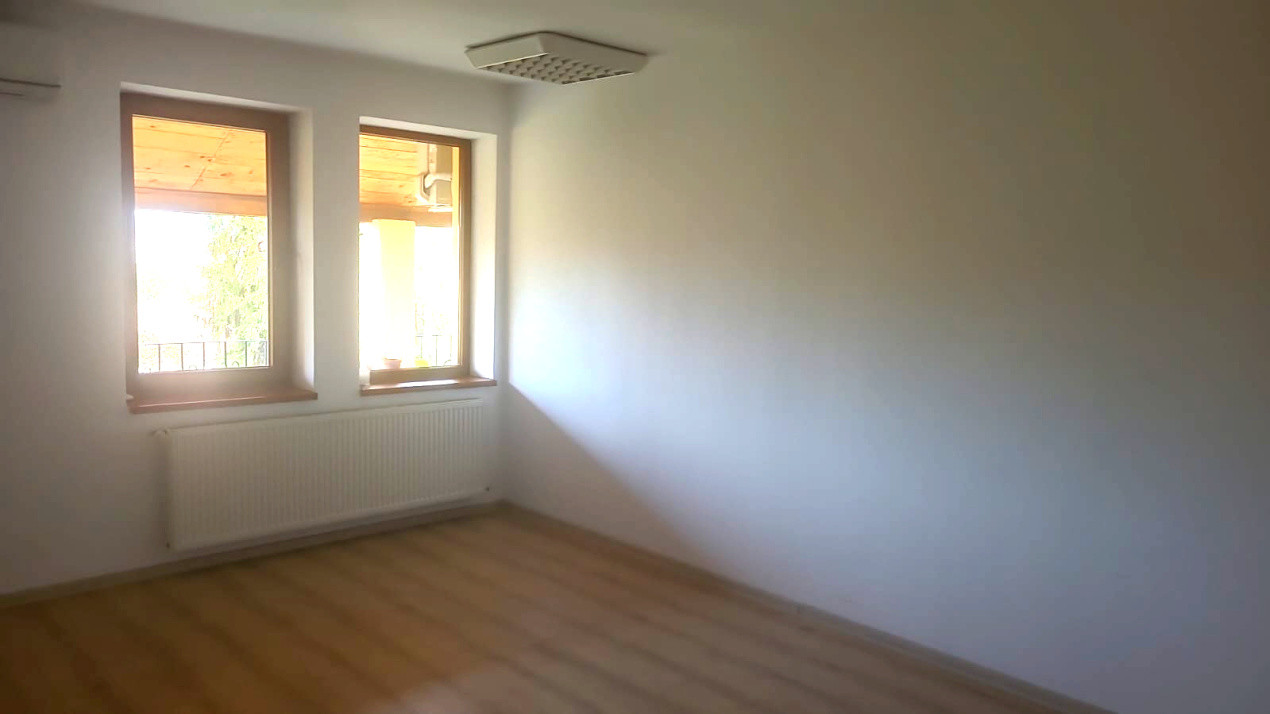 Spatiu de birouri, zona Scoala de Inot, 90mp, 3 camere, hol, 2 bai, terasa