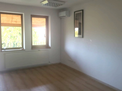 Spatiu de birouri, zona Scoala de Inot, 90mp, 3 camere, hol, 2 bai, terasa