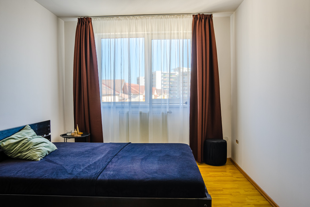  1325Euro/mp util - Apartament spatios, 3 camere, 2 băi, vedere către munți 