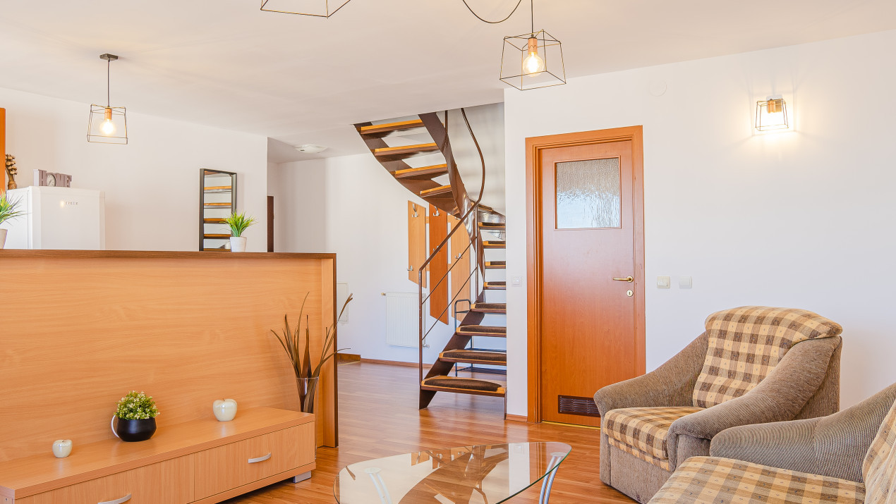  1325Euro/mp util - Apartament spatios, 3 camere, 2 băi, vedere către munți 