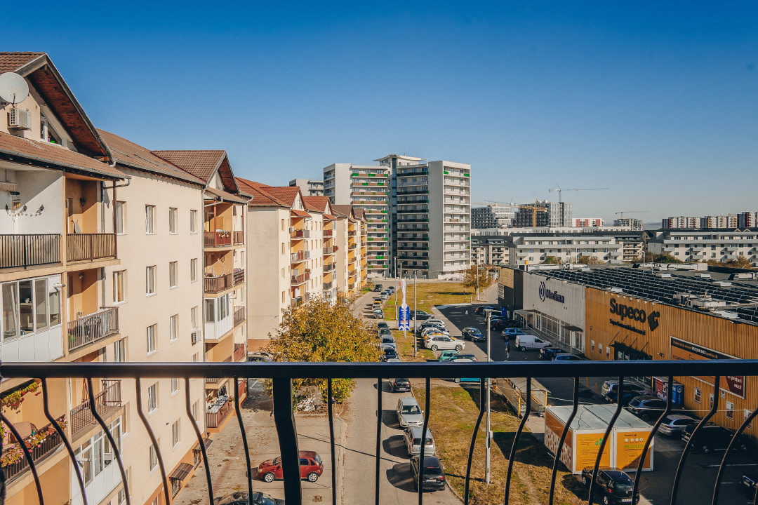  1325Euro/mp util - Apartament spatios, 3 camere, 2 băi, vedere către munți 
