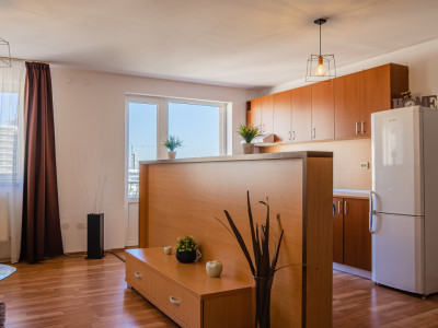  1325Euro/mp util - Apartament spatios, 3 camere, 2 băi, vedere către munți 