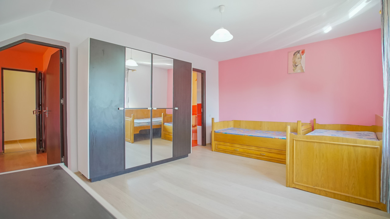 Închiriere casă -  multiple activități - 10 camere și 7 băi