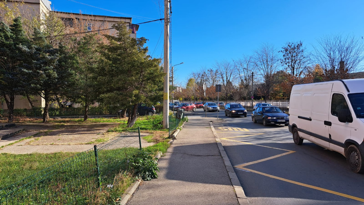 Spațiu comercial stradal - 75 mp utili - terasa disponibilă