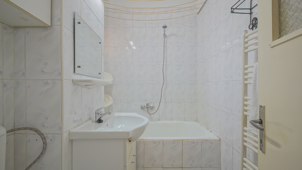 Vânzare apartament cu 3 camere, strada Brandușelor, zona Florilor
