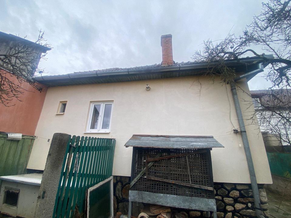 Casa cu teren 507 mp - Zona Piata Sadu