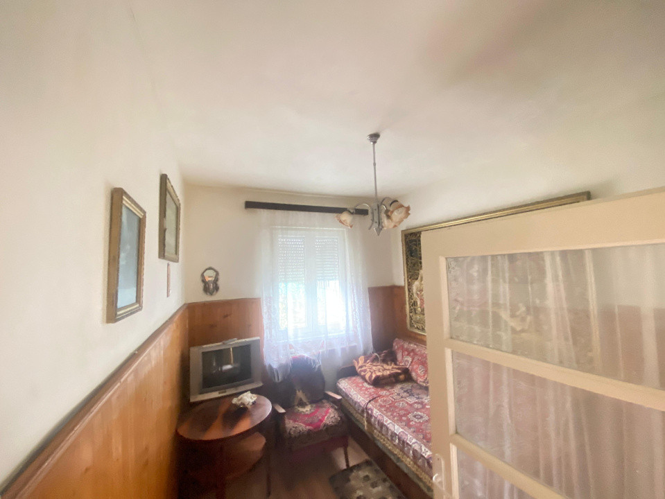 Casa cu teren 507 mp - Zona Piata Sadu