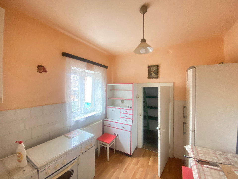Casa cu teren 507 mp - Zona Piata Sadu