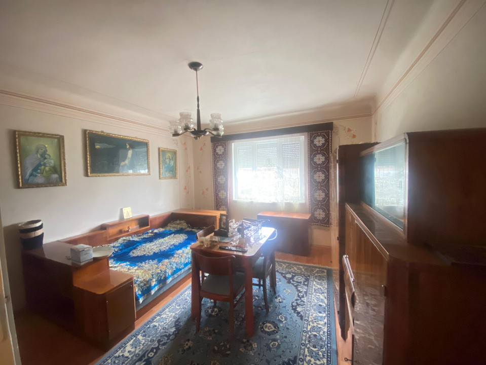 Casa cu teren 507 mp - Zona Piata Sadu